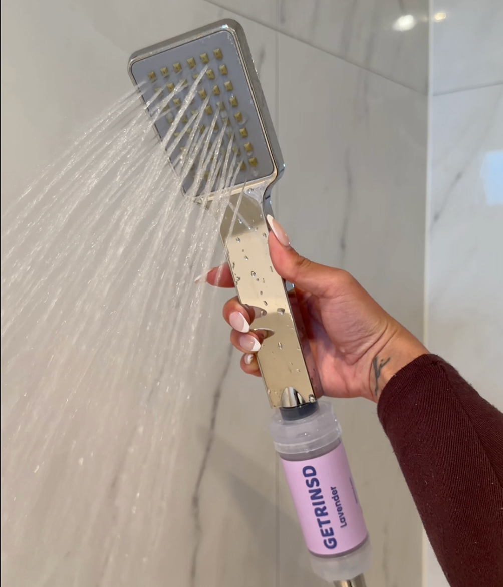 GETRINSD Vitamin C Aroma Shower Filter with lavender scent, showing the filter device and packaging for refreshing shower experience.